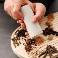 Spice Mill kryddkvarn 12 cm cashmere beige