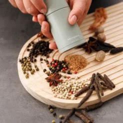 Spice Mill kryddkvarn 12 cm sage green
