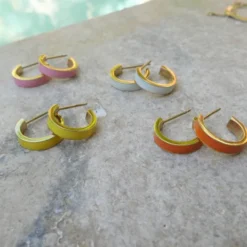 Steel - Enamel Coll örhängen 16 mm vit/guld