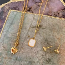 Steel - Essentials halsband kort med hjärta guld