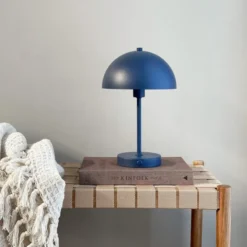 Stockholm 2.0 portabel bordslampa 30 cm indigo
