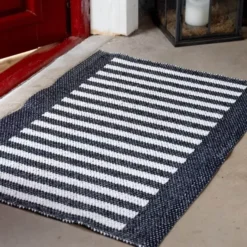 Stripes dörrmatta 70x50 cm svart/vit