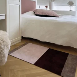 Stripes Horizontally golvmatta 120x67 cm bordeaux/rose/sand