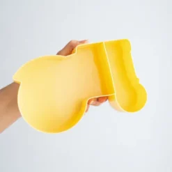 Traktor matlåda i plast två fack 14x11 cm ljusgul