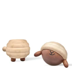 Ulla får träfigur 8 cm lönn/sapele