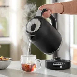Vattenkokare 1,7 L 5KEK1701EBM Matt Svart