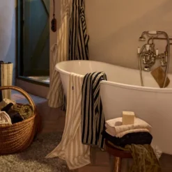 Velour Jacquard handduk med lövmönster 100x150 cm ljusbeige