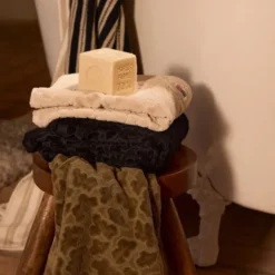 Velour Jacquard handduk med lövmönster 100x150 cm ljusbeige