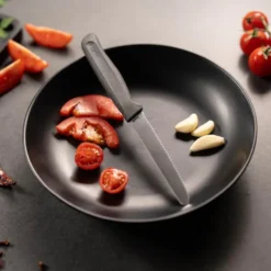 Vågtandad tomatkniv 11 cm grå