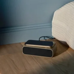 Wakie väckarklocka med Wake-up light och Qi 16x8x4,5 cm ivory sand