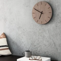 Walnut väggklocka 28 cm valnöt med svart visare