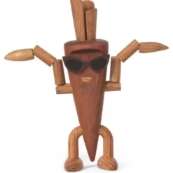 Woodies Camille Carrot träddekoration 13 cm ek