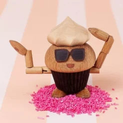 Woodies Carrie Cupcake träddekoration 8 cm ek