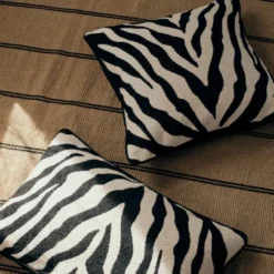 Zebra kuddfodral 50x50 cm svart/ljus beige