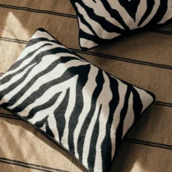 Zebra kuddfodral 40x60 cm svart/lys beige