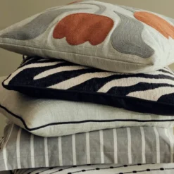 Zebra kuddfodral 40x60 cm svart/lys beige
